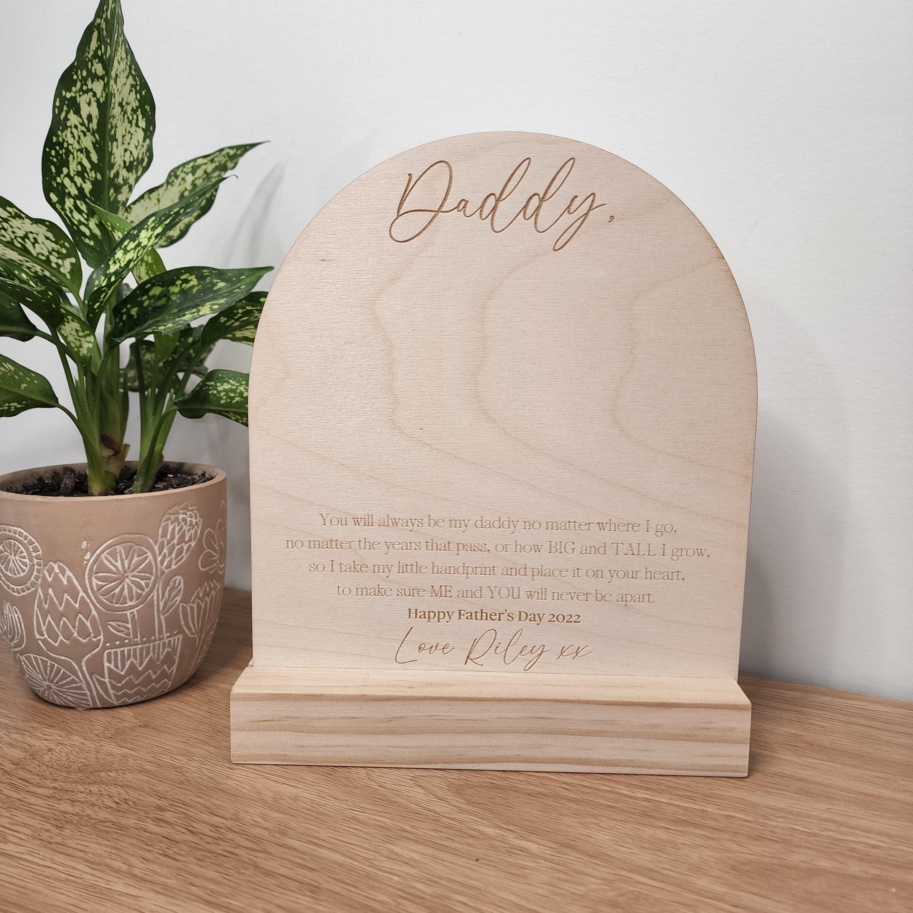 Daddy Handprint Sign - Personalised Wooden Arch Plaque - Father's Day Gift - The Willow Corner