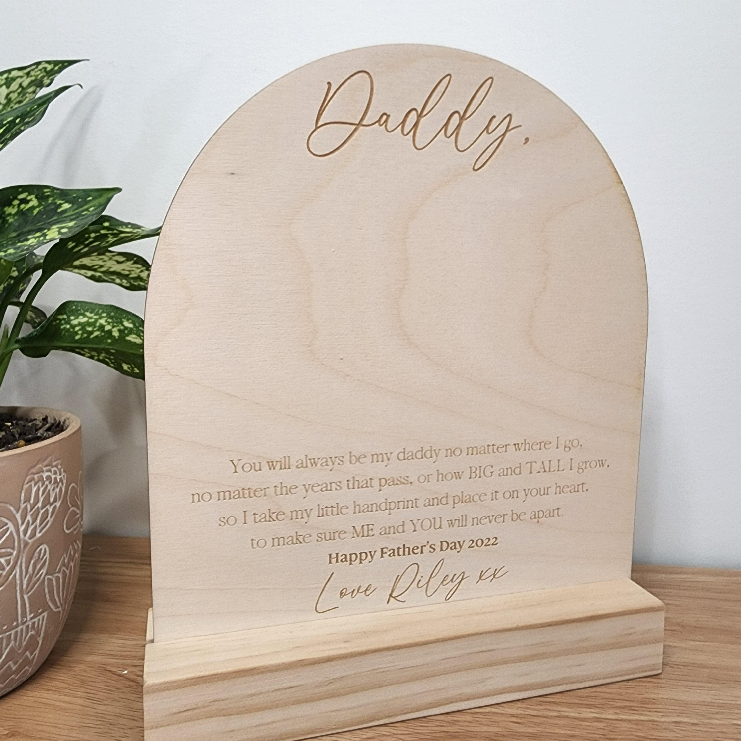 Daddy Handprint Sign - Personalised Wooden Arch Plaque - Father's Day Gift - The Willow Corner